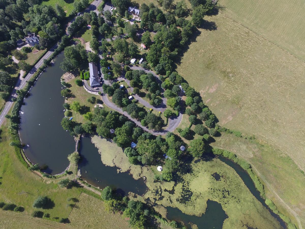 Camping Etang Du Camp Senergues Экстерьер фото