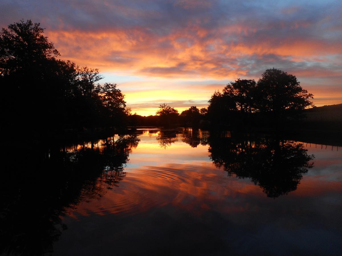 Camping Etang Du Camp Senergues Экстерьер фото