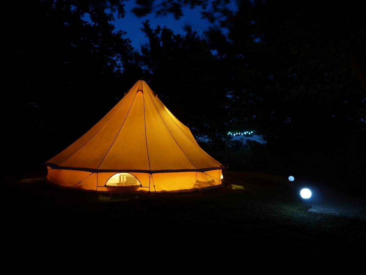 Camping Etang Du Camp Senergues Экстерьер фото
